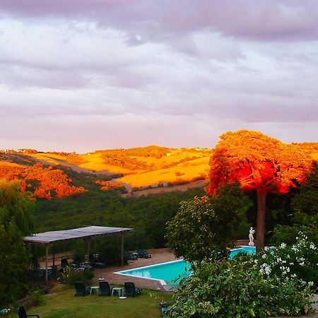 Le Valli Aparthotel Pomarance Bagian luar foto