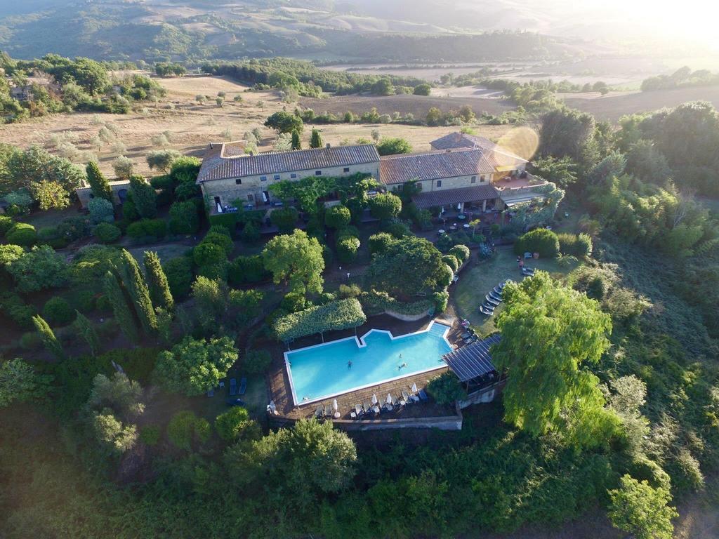 Le Valli Aparthotel Pomarance Bagian luar foto
