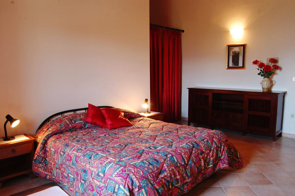 Le Valli Aparthotel Pomarance Ruang foto