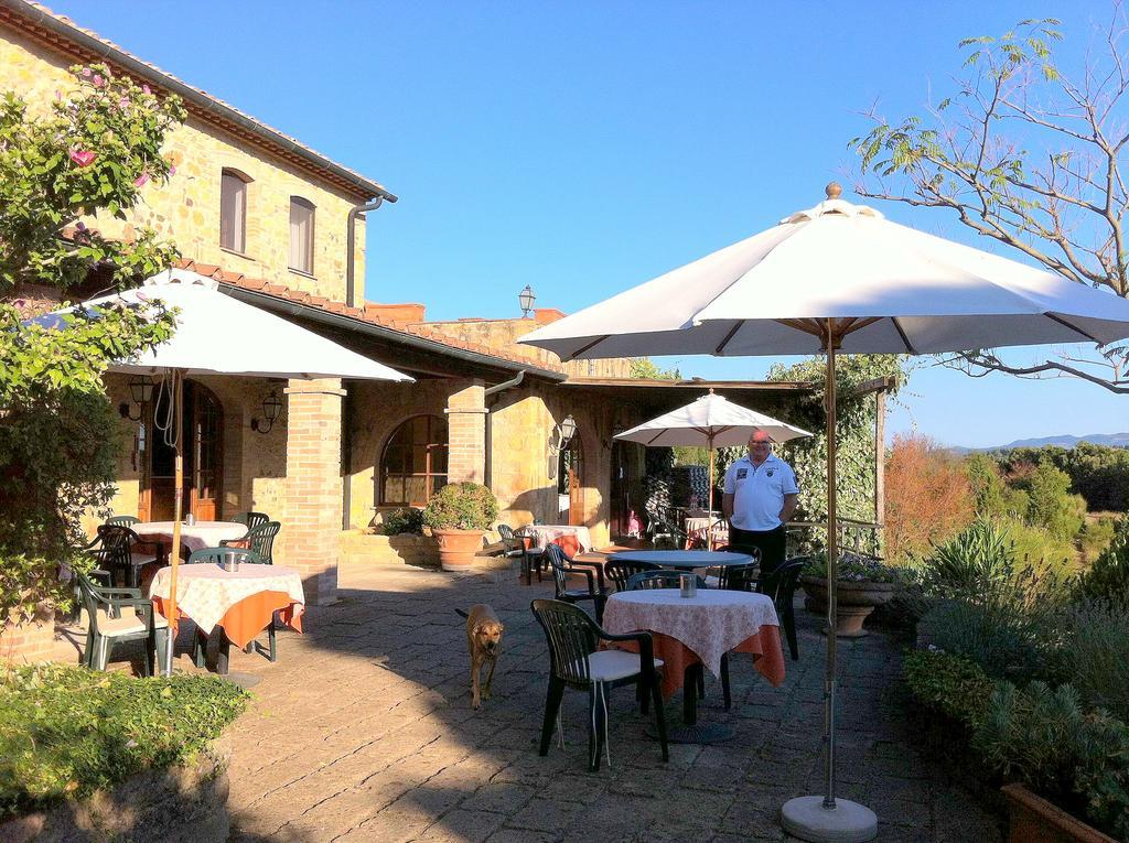 Le Valli Aparthotel Pomarance Bagian luar foto