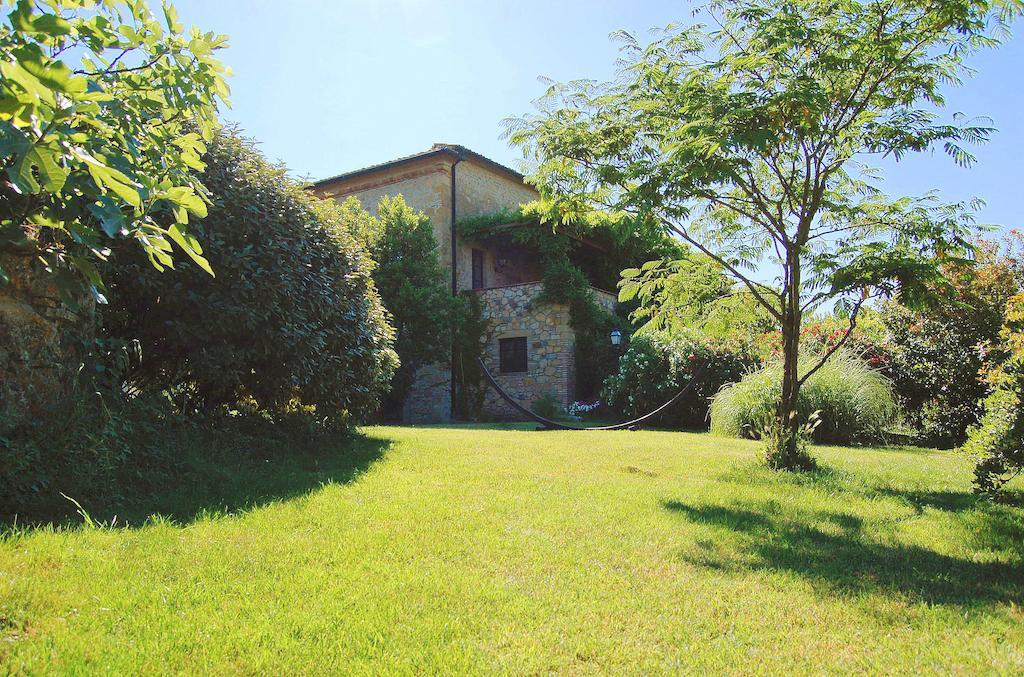 Le Valli Aparthotel Pomarance Bagian luar foto