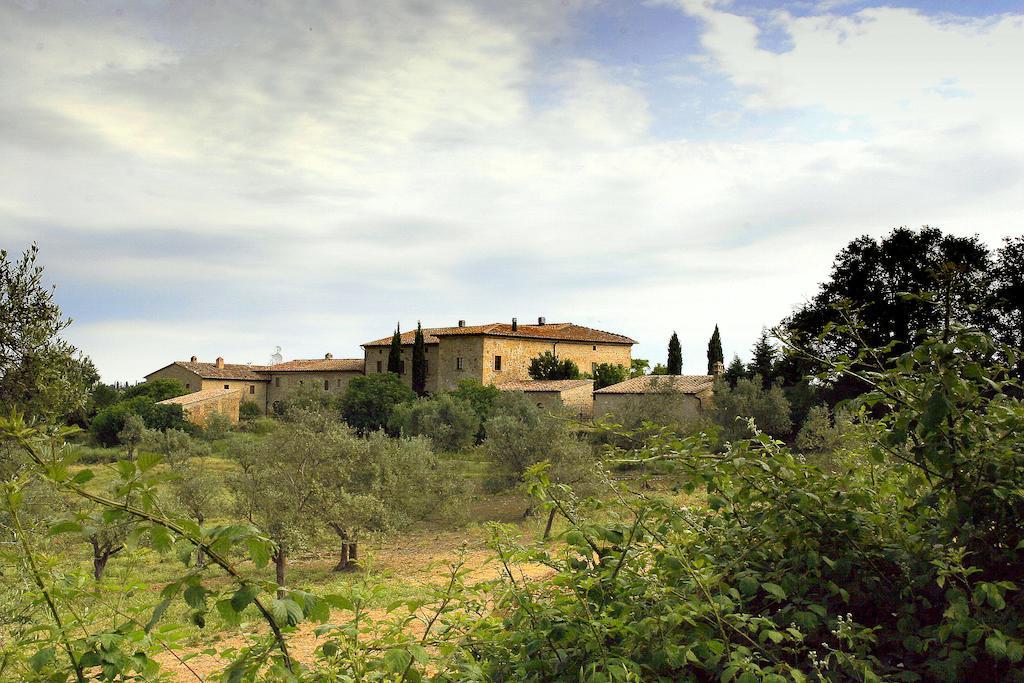 Le Valli Aparthotel Pomarance Bagian luar foto