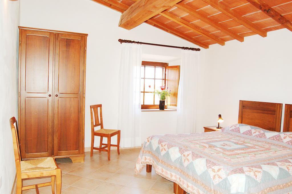 Le Valli Aparthotel Pomarance Bagian luar foto