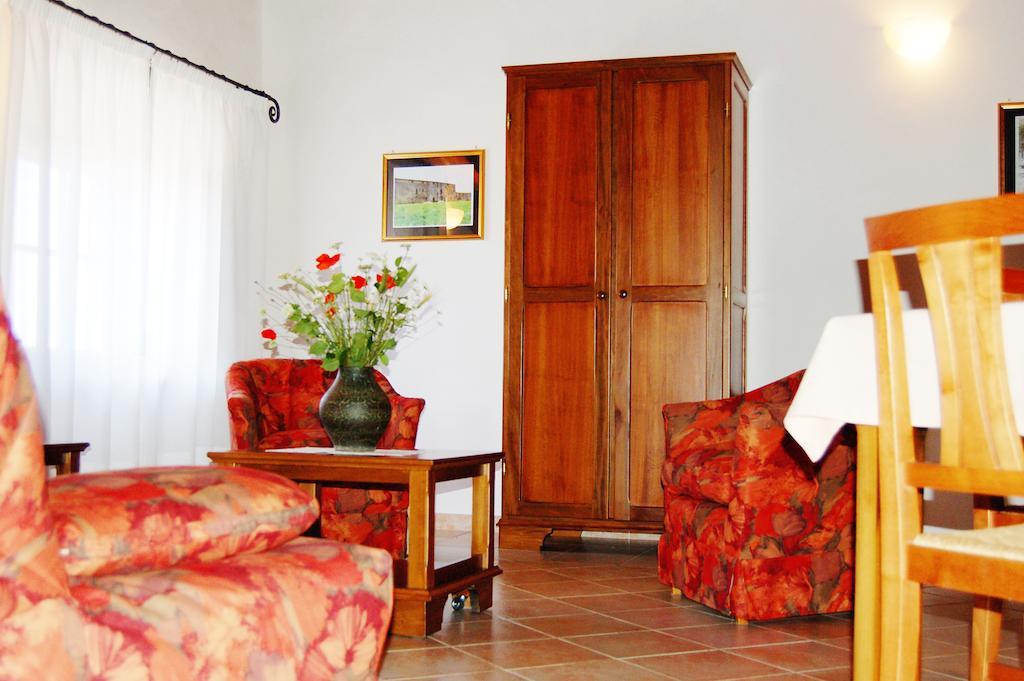 Le Valli Aparthotel Pomarance Bagian luar foto