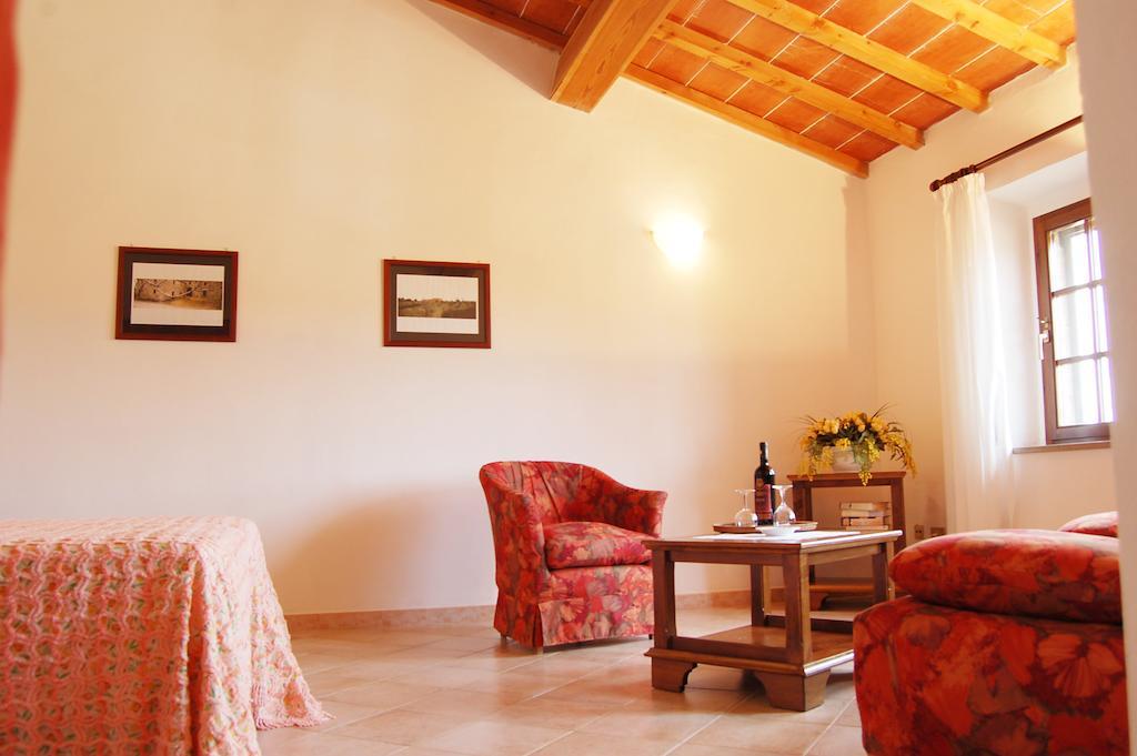 Le Valli Aparthotel Pomarance Bagian luar foto