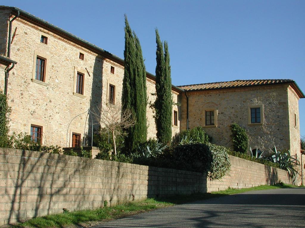 Le Valli Aparthotel Pomarance Bagian luar foto